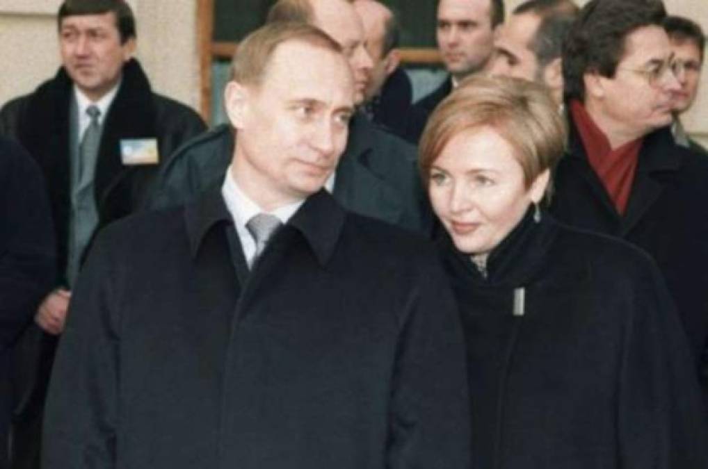 Putin estuvo casado con Lyudmila Shkrebneva, quien era sobrecargo; se divorciaron en 2013.