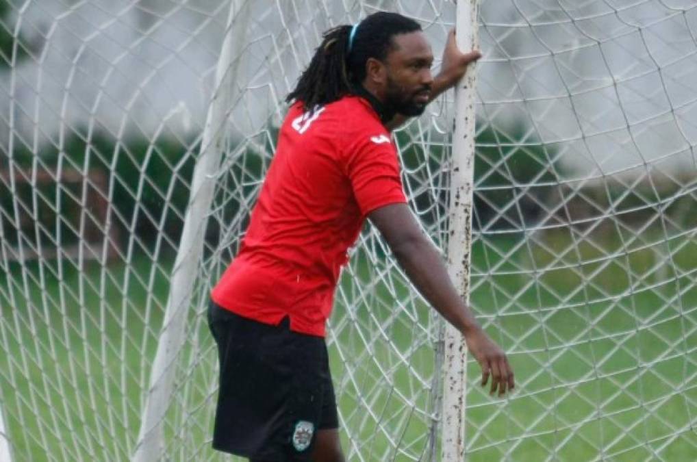 Héctor Vargas se refirió al futuro del tico Roy Smith. 'Es un jugador que no llenó mis expectativas, vamos a revisar la situación de su contrato para saber si se le puede pagar o si le presta a otro equipo'.