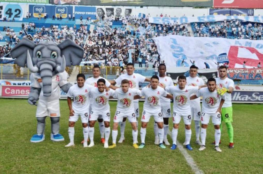Alianza FC (El Salvador) - Bicampeón y lider de tabla acumulada Primera División de El Salvador 2017-18.