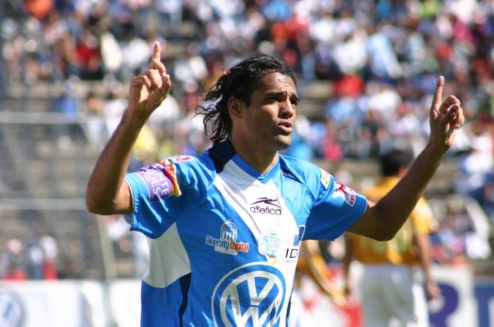 Everaldo Ferreira también llegó a jugar en la Liga de México en donde formó parte del Puebla.