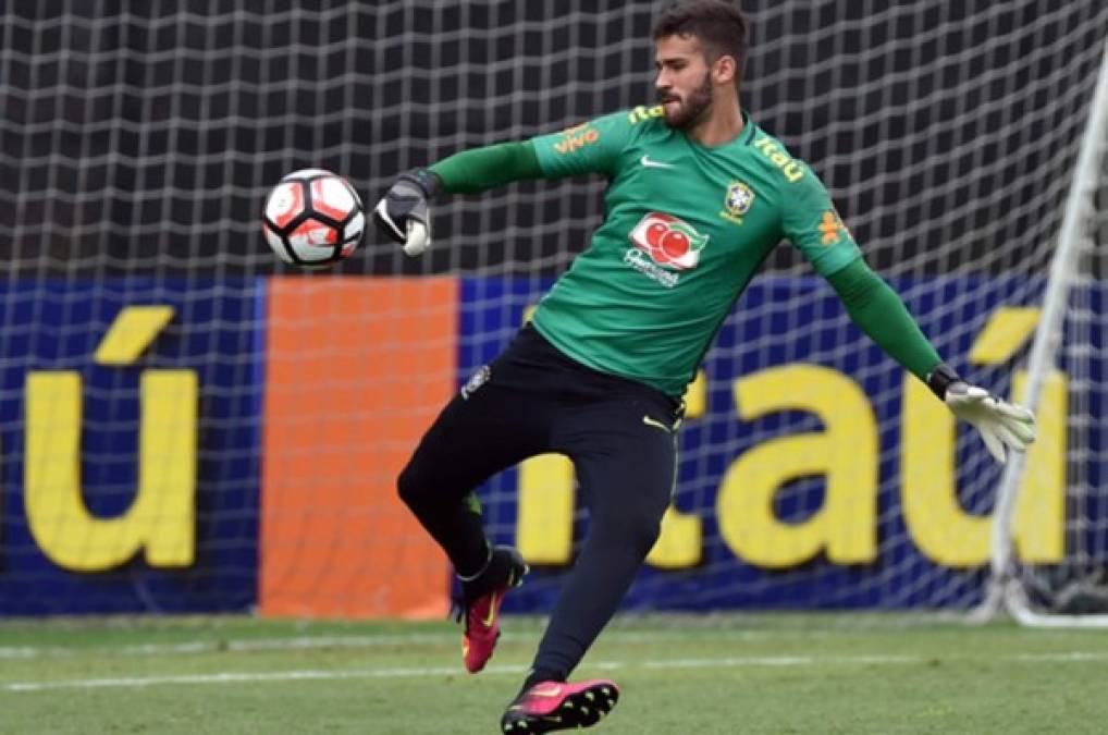 El portero de la Roma, Alisson Becker, será el titular de Brasil ante Suiza.