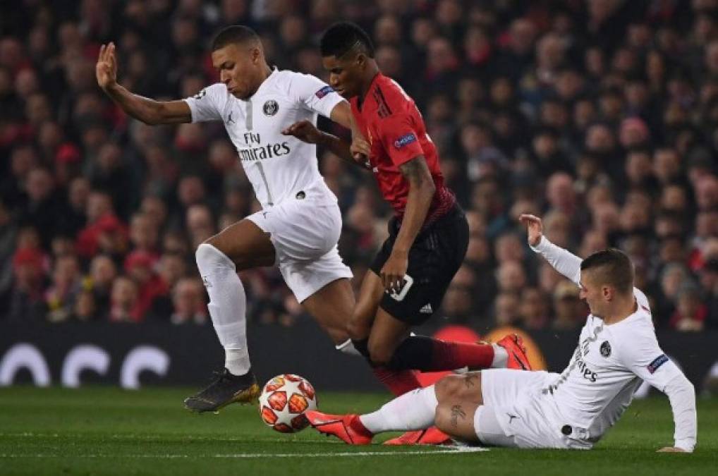 El París Saint Germain, pese a la ausencia de sus estrellas Neymar y Edinson Cavani, sacó una gran ventaja al vencer 0-2 al Manchester United en Inglaterra.