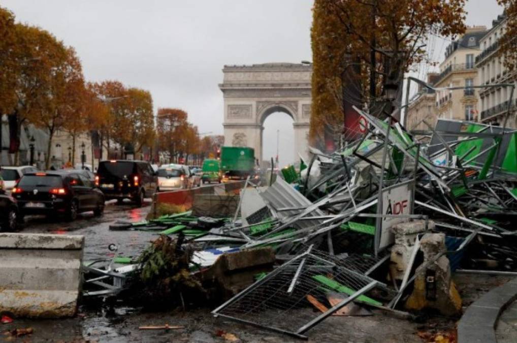 'Los daños son escasos, son fundamentalmente materiales' en París, estimó el ministro francés del Interior, Christophe Castaner.