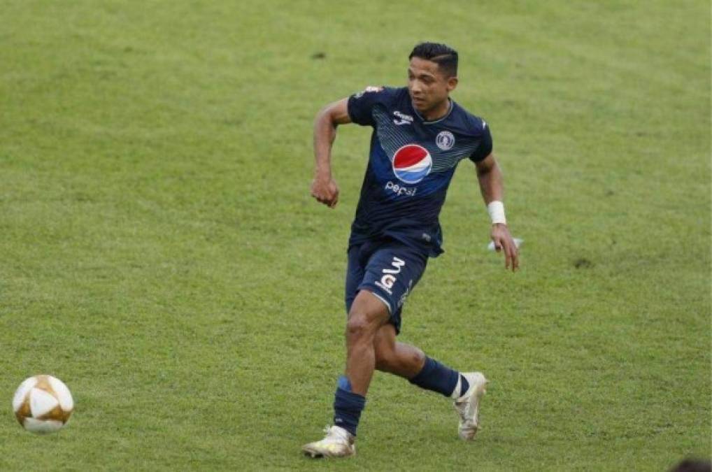 Emilio Izaguirre se encuentra entrenando solo en su casa a la espera de resolver su futuro ya que no entra en los planes de Diego Vázquez en el Motagua. En el Real España fue descartada la llegada del lateral izquierdo.