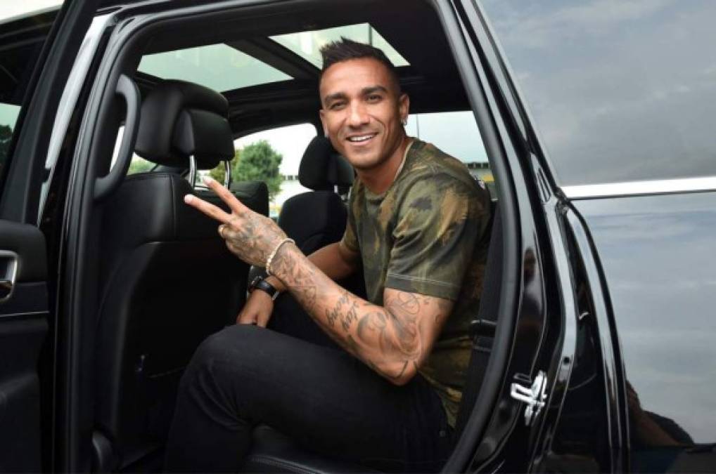 El lateral brasileño Danilo arribó a la ciudad de Turín a la espera de realizarse las pruebas médicas y firmar su contrato con la Juventus. El sudamericano llega al club italiano, en plan de intercambio por Joao Cancelo, quien se marcha al Manchester City. De esta manera habrá trueque entre ambos clubes.