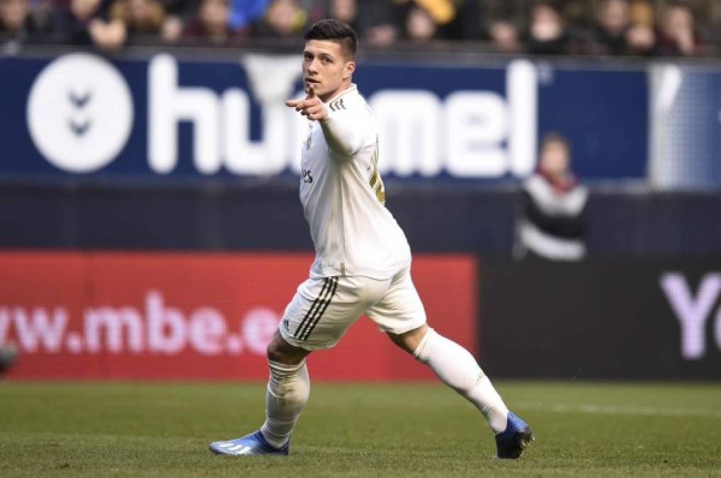 El futuro de Luka Jovic en el Real Madrid sigue siendo es incierto. El delantero serbio no ha sido el revulsivo que se esperaba dentro del club, y apenas ha participado en ninguna competición con Zinedine Zidane al mando. El gran momento de Karim Benzema, ha eclipsado al jugador que de por sí no parece convencer a su técnico.<br/><br/>Ahora, según informa diario Marca, ni club ni entrenador cierran la puerta a una posible salida. La idea sería dejar salir a Jovic como cedido para que recuperase las sensaciones de ser titular en otro equipo. Volver a sentirse importante, marcar goles y que su vuelta al Real Madrid sea para hacer lo mismo con los blancos, un objetivo que no ha conseguido en su primera temporada.