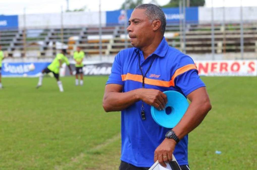 Clavasquín: Tras varios rumores, finalmente se confirmó que el entrenador seguirá para el próximo torneo con el Platense.