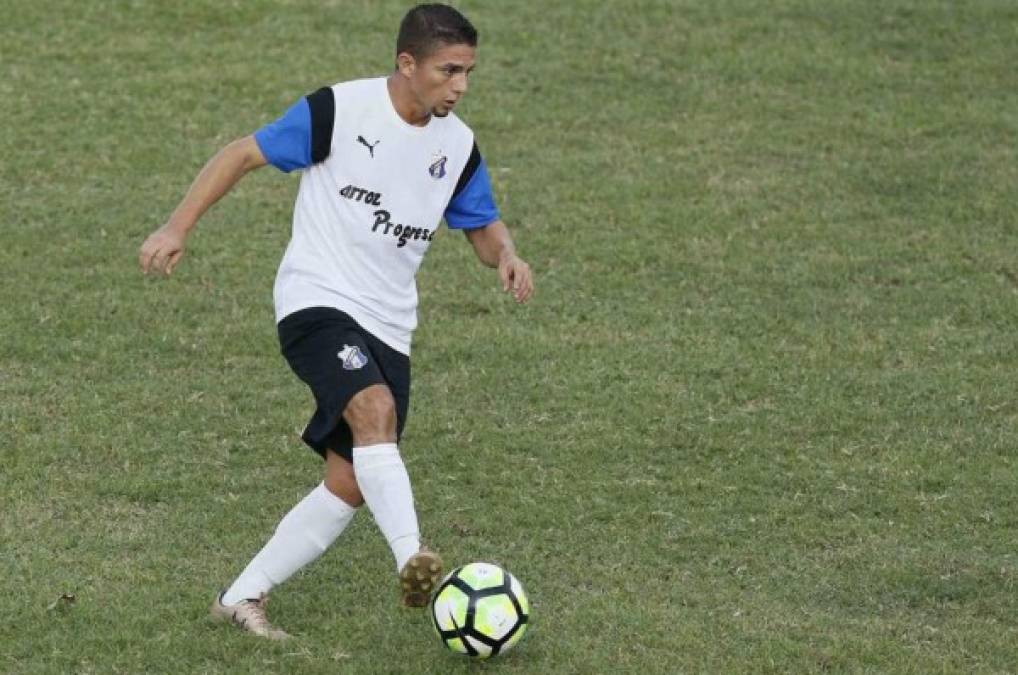 Owen Morales: El mediocampista hondureño decidió irse a trabajar a Estados Unidos por lo que no jugará en el Honduras Progreso en el Apertura 2020.