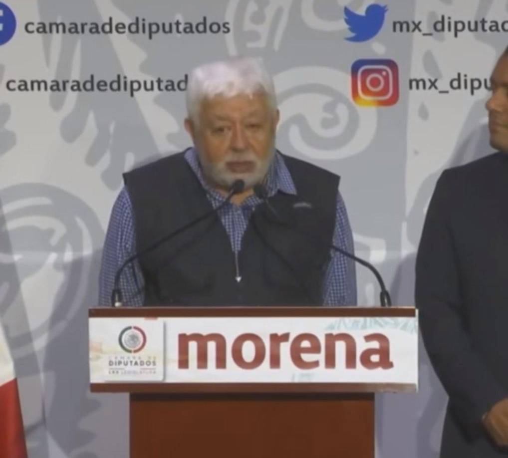 “Tengo una cámara frente al volcán Popocatépetl, no digo que todos los días, pero con una frecuencia inusitada salen o entran objetos del cráter. Yo creía que había una base ahí, pero luego razonamos y no es una base, es un portal dimensional”, afirmó.
