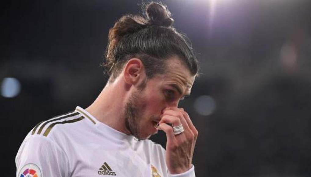 En El Chiringuito han revelado que Gareth Bale no continuará en el Real Madrid pero la idea del gales es continuar jugando en España. Se menciona que el atacante podría jugar en el Atlético de Madrid y en uno de los casos más sorprendentes en el FC Barcelona.