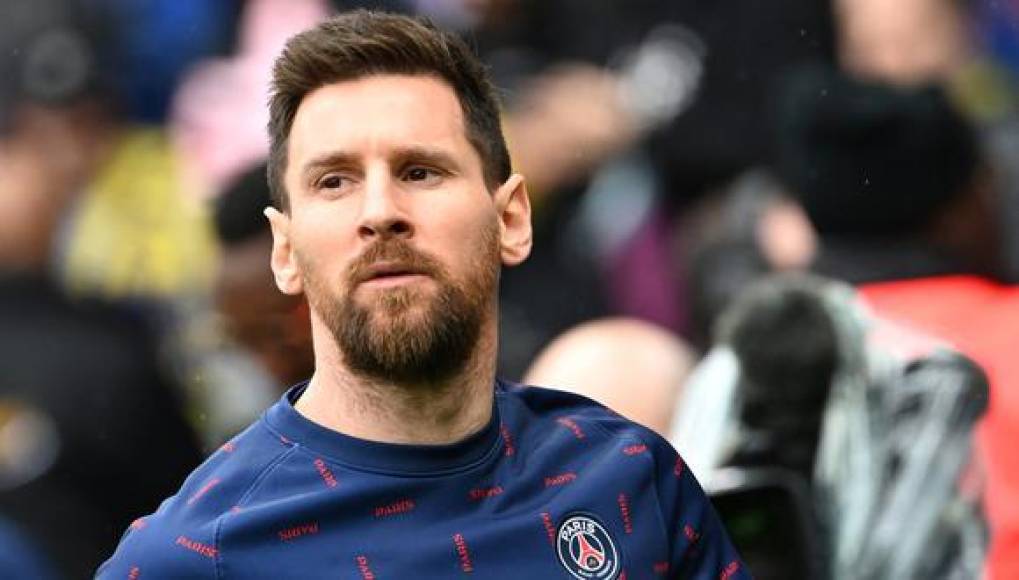 Messi firmó en 2021 un contrato por dos temporadas y el PSG quiere renovárselo cuanto antes. La posibilidad de que vuelva al Barça o que emprenda otra aventura sobrevuela en París y desde Catar tienen claro que la prioridad es retenerlo.