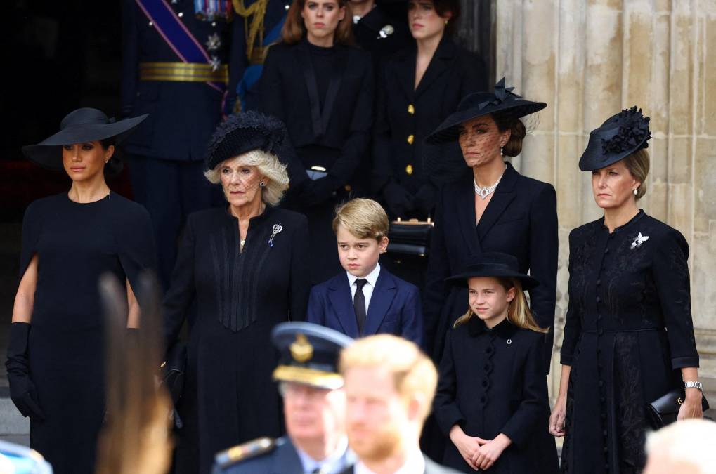 Los príncipes George y Charlotte se unieron al cortejo fúnebre junto a su madre, la princesa de Gales, Kate Middleton.