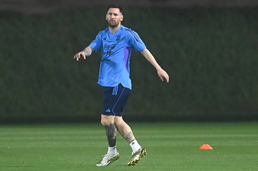 Messi no participó en los rondos protocolarios de cada sesión, y así fue durante toda la sesión preparatoria del equipo.