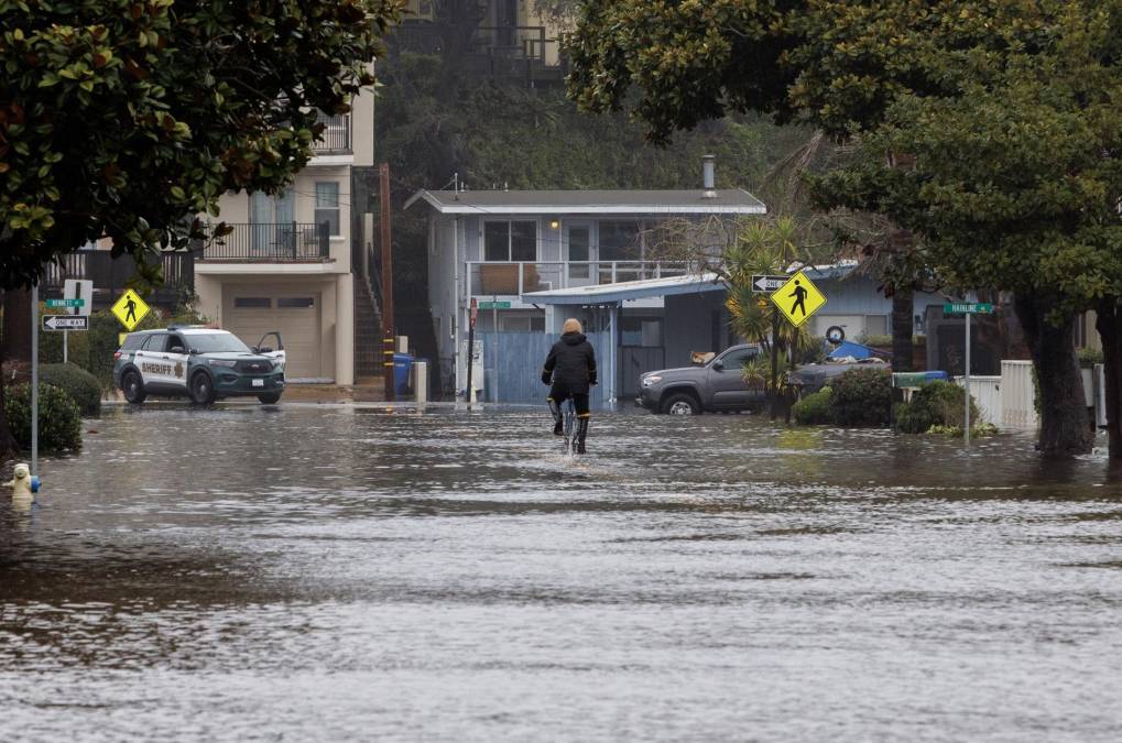 <b>California</b>, ya empapada tras una serie de tormentas que causaron la muerte de al menos 19 personas, va a sufrir otra el domingo por la noche y el lunes antes de que llegue un tiempo más seco.