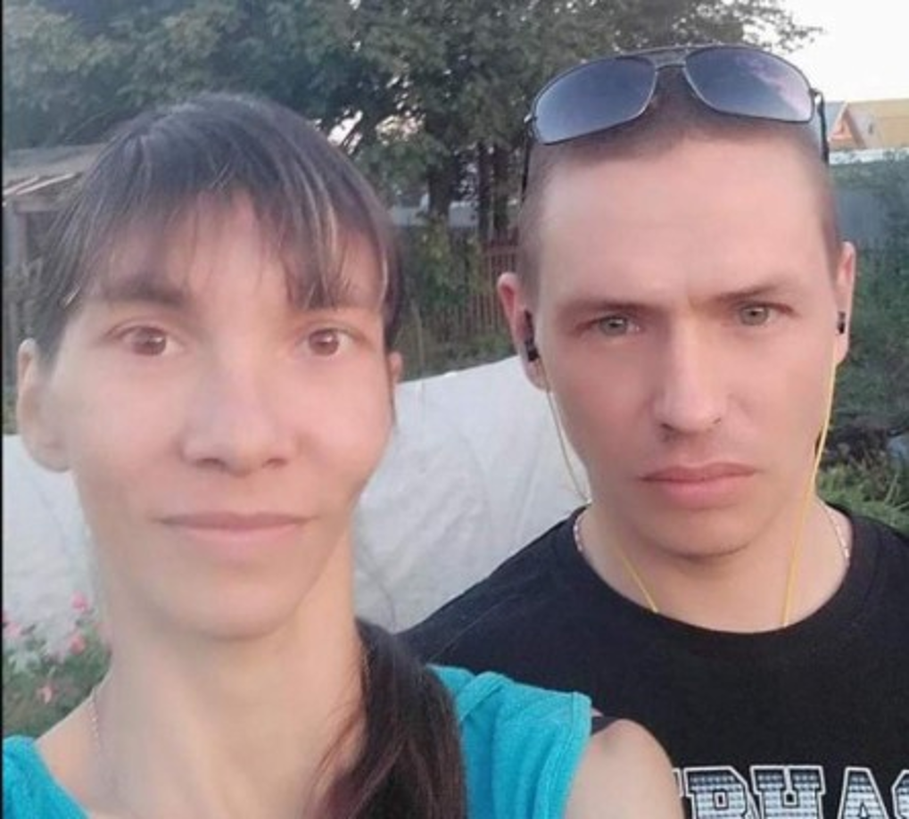 “La agarró del pelo, la golpeó y la empujó a la calle, donde también siguió golpeando su cuerpo y cabeza”, dijo Kirill Petrushin, el detective regional. El hombre permanecerá en presión hasta recibir una condena.