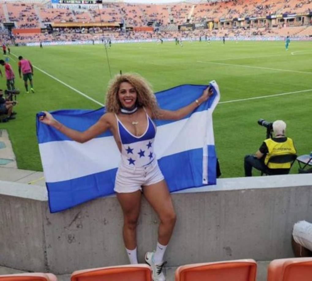 Muchos han llamado a la hondureña Sandy Ortiz como la 'novia de la Copa Oro 2021'.