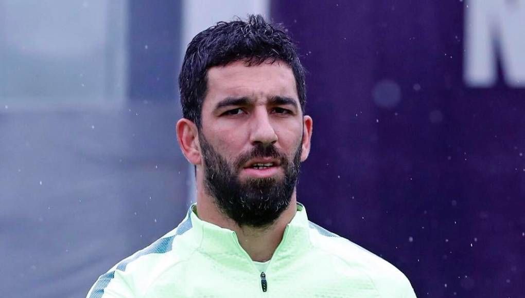 Se trata de Arda Turan, quien jugó dos temporadas en el Barcelona, pero su paso por la propiedad ubicada en Esplugues de Llobregat dejó muchos problemas.