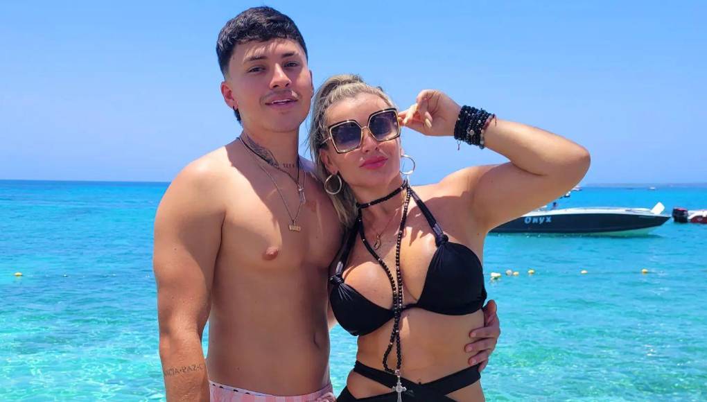 Julián Andrés Cabrera es hijo de su primer matrimonio, quien desde el 2018 decidió lanzarse como cantante del género urbano. “Kooky” es el nombre que Julián eligió para entrar en el mundo de la música.