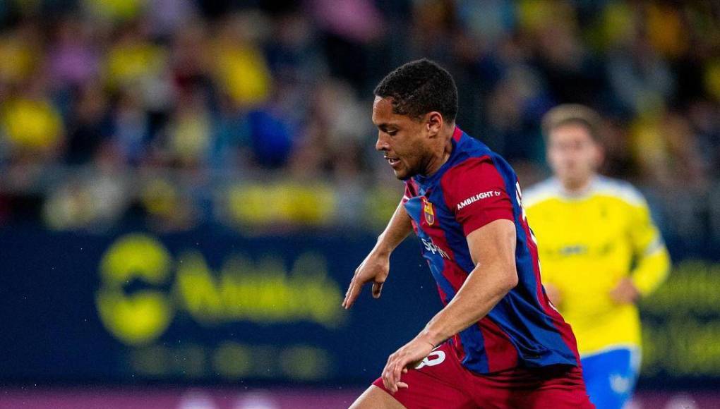 “Vamos a demostrar y tengo la certeza de que Vitor va a ser un gran jugador, pero si él Barça no lo deja... El club, el entrenador o no sé lo que pasa internamente, tendremos que buscar otro camino”, sentenció.