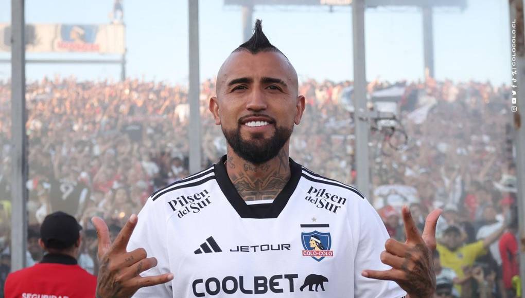 “Estoy agradecido con el pueblo colocolino. Uno cree que a uno lo quieren más afuera que en su propio país, pero hoy veo que no es así y me lo han hecho sentir”, reconoció luego ante la prensa en la conferencia. 