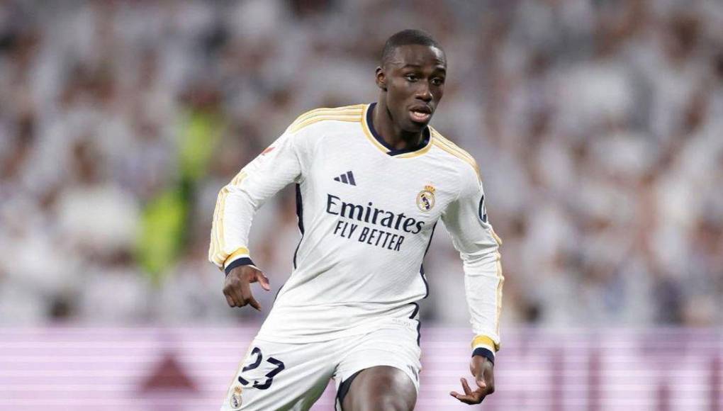 Lateral izquierdo: Ferland Mendy, se perdió el último juego contra Real Sociedad y se ha recuperado por lo que es uno de los elegidos por Ancelotti.