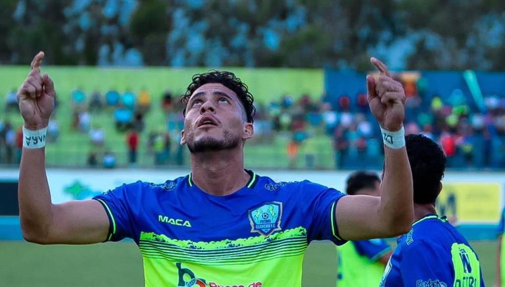 El delantero hondureño Ángel Tejeda seguirá vistiendo los colores de los Potros del Olancho FC tras extender su contrato por un año.