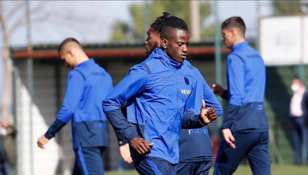 Y es que en Rumanía están viviendo una polémica en su liga local del fútbol con un jugador del Dínamo de Bucarest.