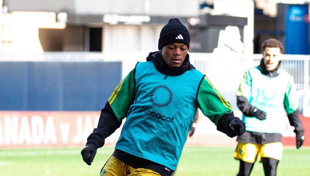 “El día del partido te obligan a llevar una camiseta de mujer. Esto es ridículo. Cuando voy allí siento que realmente no saben lo que tienen que hacer”.