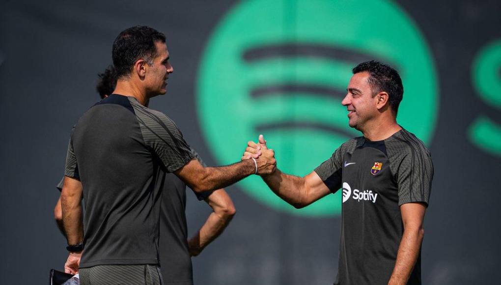 El favorito para sustituirlo es el mexicano Rafa Márquez, entrenador del filial, aunque el segundo equipo barcelonista está inmerso en la promoción de ascenso hasta finales de temporada y ello podría facilitar que Xavi dirija a los azulgrana hasta el partido ante el Sevilla. 
