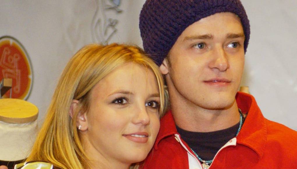 <b>1999-2002</b>. A sus 17 años, comienza una relación con Justin Timberlake que dura tres años. Aunque no especificó cuándo, revela en 2023 que aborta a su bebé porque la estrella de NSYNC no quería tenerlo.