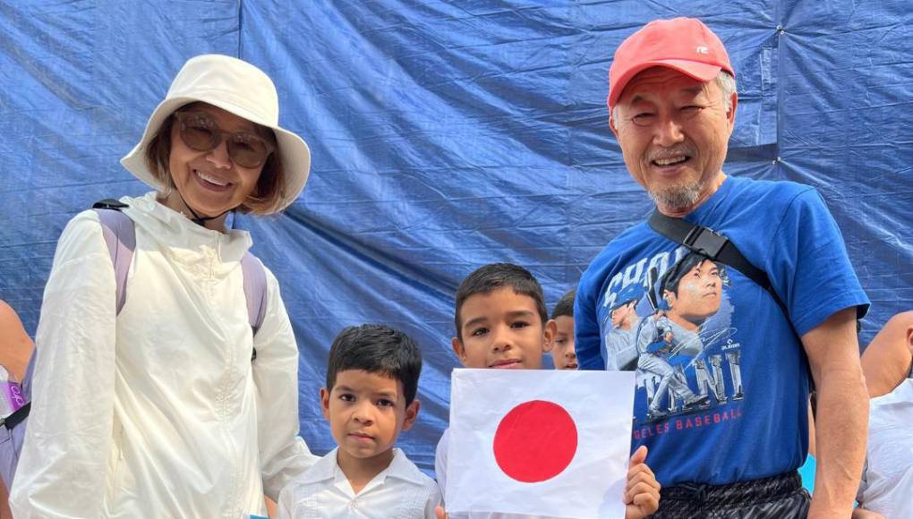 En cuanto a su formación, Fujiyama tiene una licenciatura en Economía de la Universidad Kokugaku-in de Tokio y en su tiempo libre disfruta jugar fútbol y es un amante del golf.