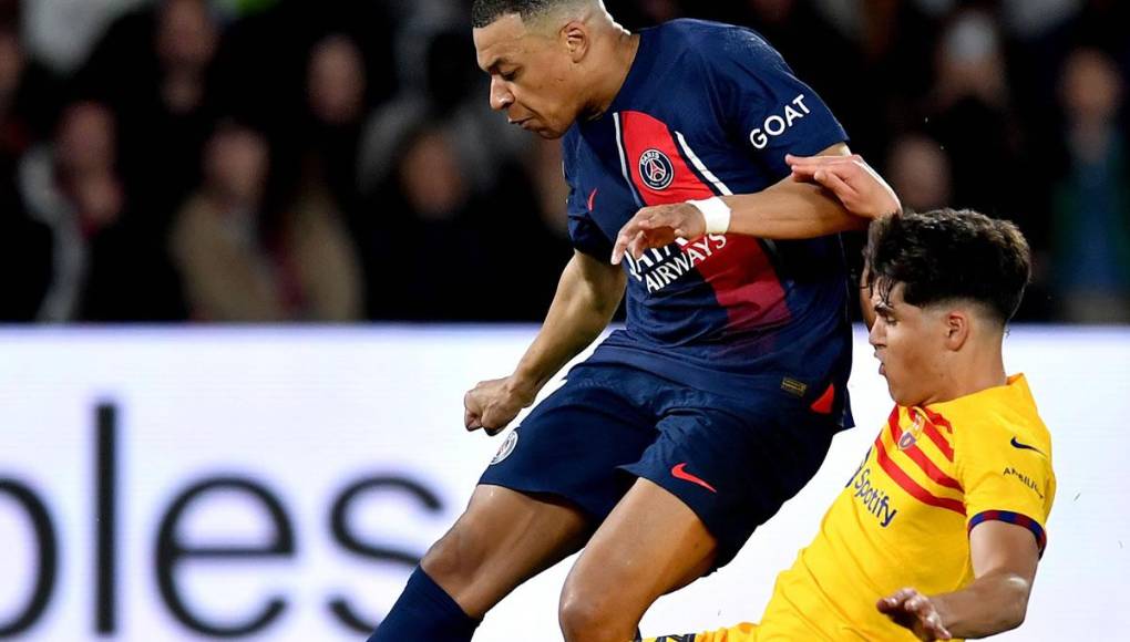 El delantero del PSG fue frenado por la defensa del Barcelona. Pau Cubarsí lo mantuvo a raya a Mbappé.