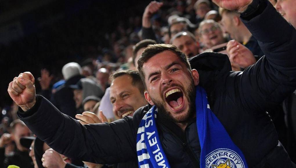 Ese día, el Leicester se coronó campeón de la Premier League por primera vez en su historia.