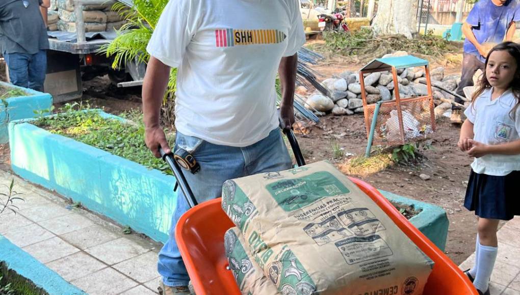 Haciendo un especial reconocimiento a don Marco Ramos, un progreseño carismático y de noble corazón, que funge como director de obras en la fundación One Thousand Schools (1,000 Escuelas).