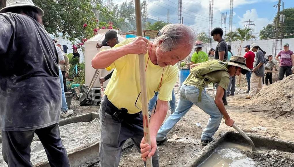 Su nombre es Yuichiro Fujiyama y tiene 72 años de edad, aunque en redes sociales adoptó el nombre de “Miyagi”, tal como el famoso personaje de la película “Karate Kid”, debido a que es fan de la cinta y algunas personas han resaltado su parecido. 