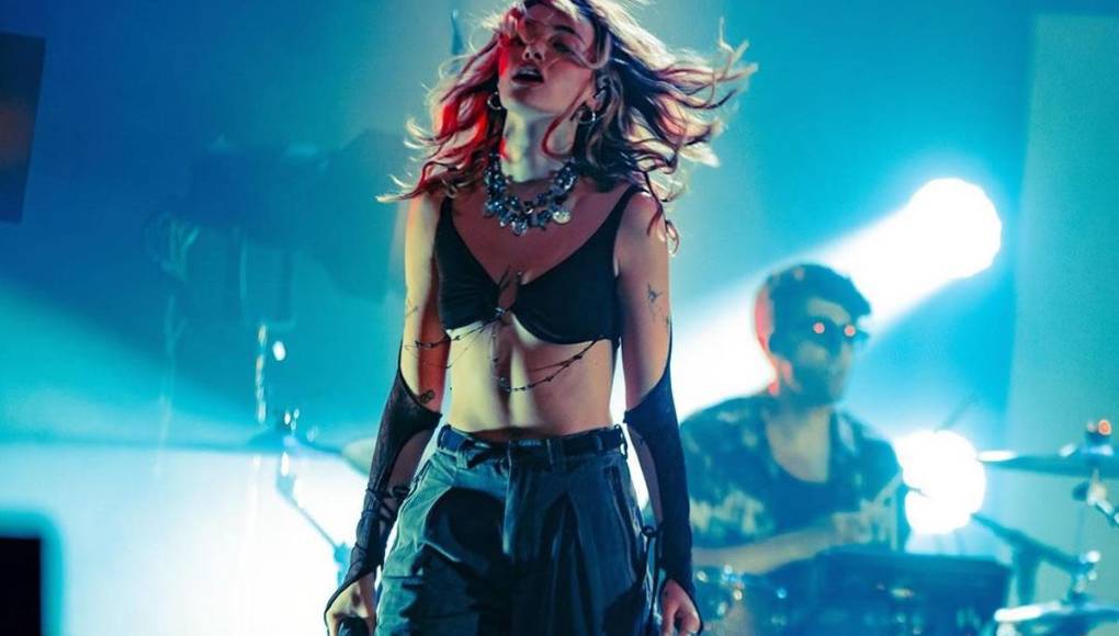 Aparentemente, Olivia O’Brien ya es bastante famosa y tiene una carrera prometedora como cantante y esta no es la primera vez que se vuelve viral, según investigadores atentos en las plataformas de redes sociales, ya que regularmente aparece con algo como esto.