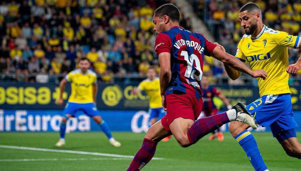 El agente del futbolista se mostró visiblemente molesto con la falta de oportunidades: “Obviamente tiene ilusión por poder demostrar. En Barcelona hay mucha prensa que habla tonterías, da cifras malas y dicen cosas que no son verdad”.