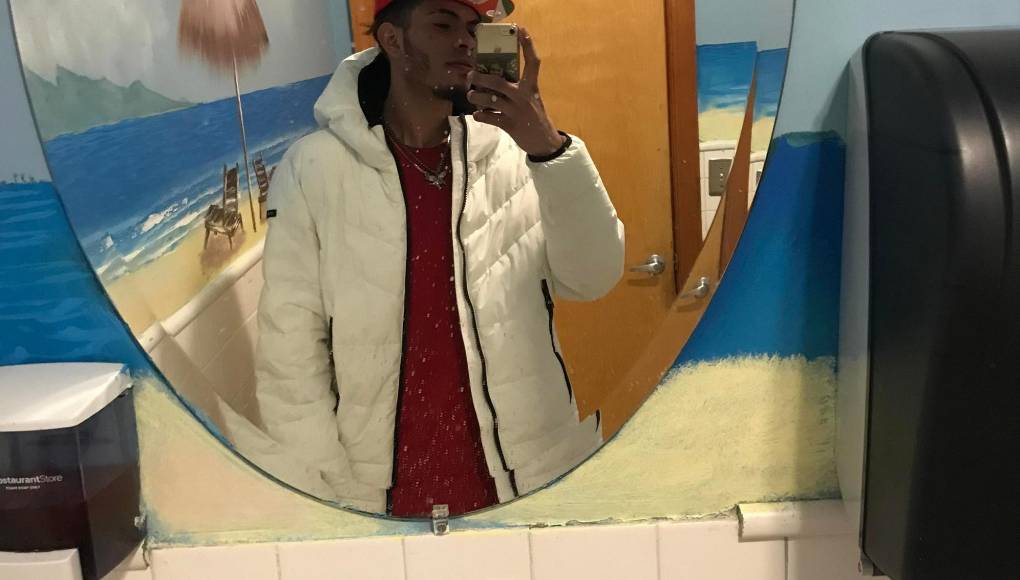 Según los informes, Coello-Flores estaba tratando de nadar desde la costa de Mountain View Point hasta “Area-A”.