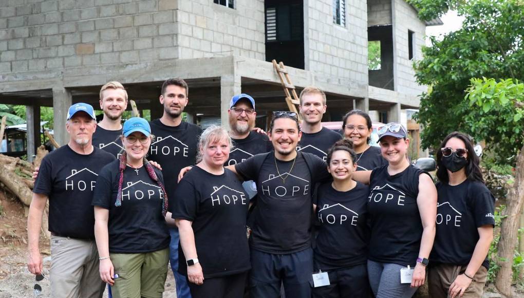 La fundación Humanity and Hope nació oficialmente en 2010, cuando Riley, con el apoyo de donantes estadounidenses, contribuyeron a reubicar a 37 familias que vivían en una zona vulnerable, a quienes les construyeron casas y proveyeron de servicios básicos en lo que ahora es Monte Los Olivos. 