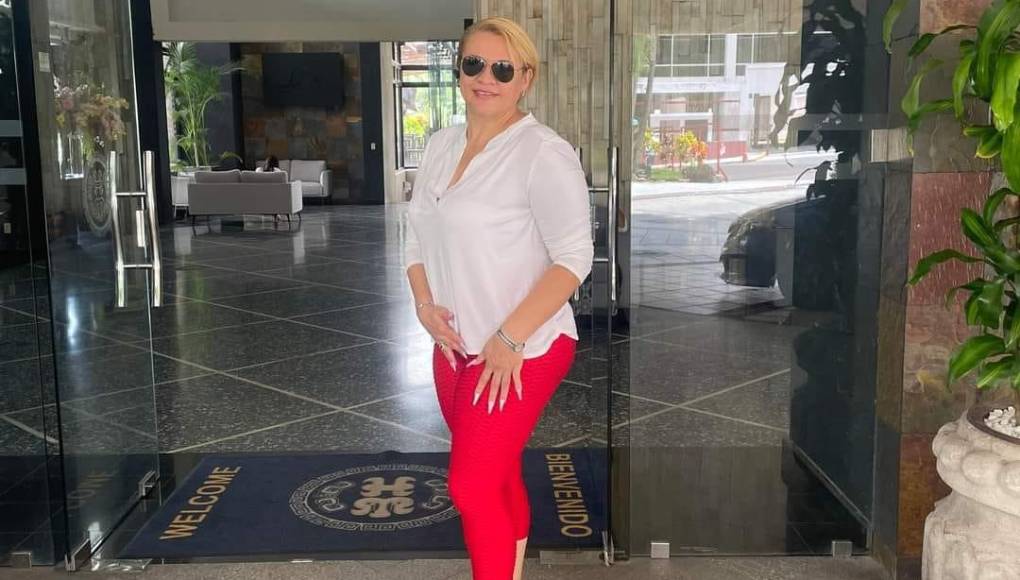 Se informó que una persona que acompañaba a la abogada resultó herida.