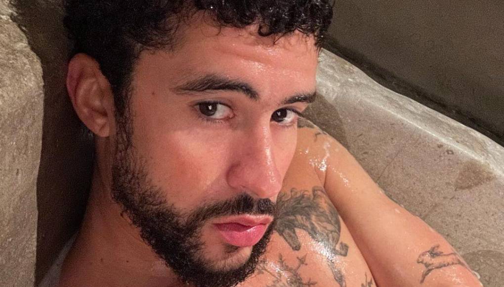 El cantante de éxitos como “Un verano sin ti” o “Tití me preguntó” también participó en Wrestlemania 37, en el show del medio tiempo del Super Bowl LIV (2020) así como también en el Juego de Celebridades del All-Star de la NBA y de la MLB, siendo este último el posible detonante de esta idea, según lo dicho por Miranda al respecto.