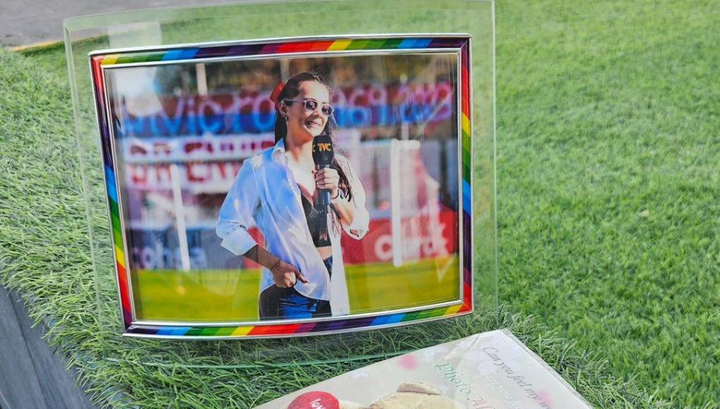 Este fue el lindo detalle que recibió Isabel Zambrano en el estadio Nacional de parte de aficionado del Olimpia.