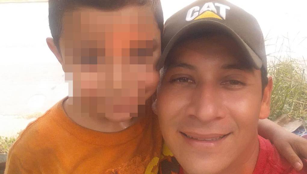 Según la esposa de Ricardo, se escucharon unos 14 disparos, dos de ellos impactaron en el cuello de Ricardo.