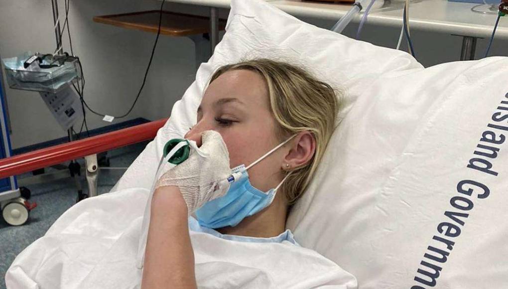 Además, tuvo que someterse a una cirugía de nariz cuando fue trasladada al hospital debido al fuerte impacto en su rostro.