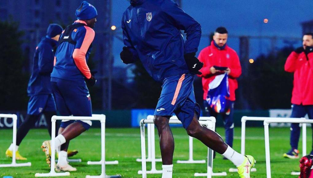 Edgar Ié nació el 1 de mayo de 1994 y es internacional absoluto con Guinea-Bisáu tras haber jugado en categorías inferiores con Portugal. Se formó en la cantera del Sporting de Portugal hasta que en 2012 fichó por el Barcelona B.