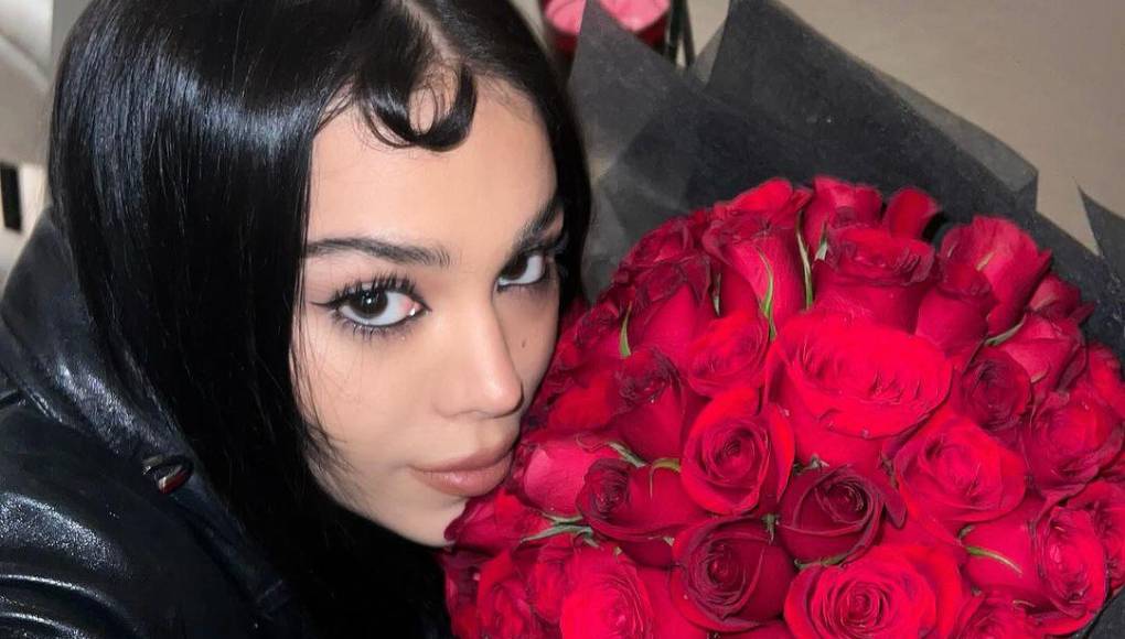 Por otro lado, Danna ha estado envuelta en varias polémicas por su peso, por su actitud “altanera” y también por hablar sin filtros sobre su pasado como actriz infantil, ya qaue en varias ocasiones ha comentado que “fue explotada”, que sufrió bullying y hasta tuvo problemas de ansiedad por ser famosa a tan corta edad. 