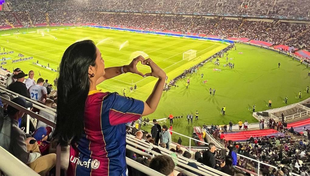 Deyni Menjívar es una hondureña que radica en España y estuvo presente en el estadio Lluís Companys.