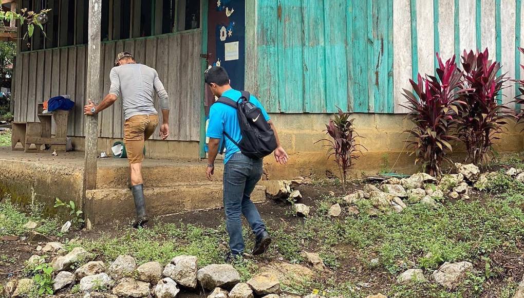 Una de sus primeras acciones fue reparar la escuela, que solo tiene una maestra para seis grados. 