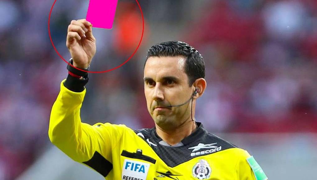 ¿De qué se trata la tarjeta rosa? Básicamente es “un posible cambio por equipo ante la sospecha de traumatismo craneoencefálico y conmoción cerebral”.