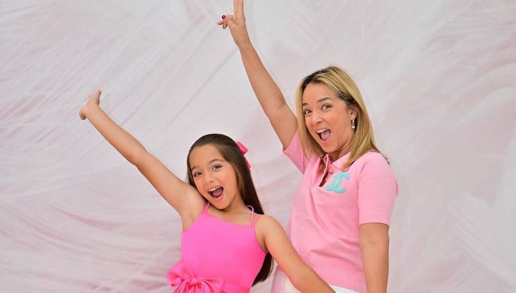  Además, la intérprete inició una nueva etapa profesional ahora con Televisa-Univision, empresa con la que ya había trabajado en el pasado y con la que ahora colabora en programas como<i> ¿Quién Caerá?</i> y <i>Desiguales</i>.